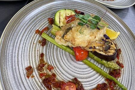 Судак жареный с овощами