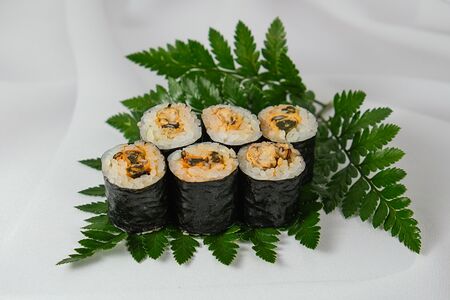 Ролл с мидиями