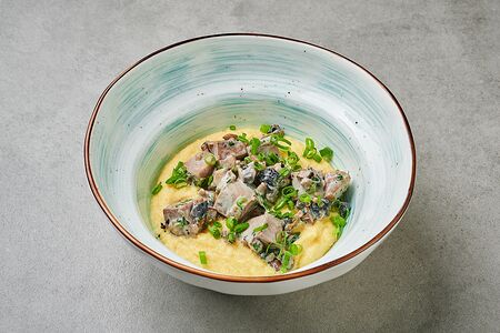 Жаркое из говяжего языка и лесных грибов с мамалыгой