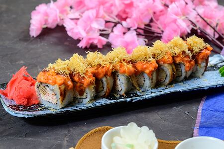 Запеченный ролл с угрем и картофелем пай