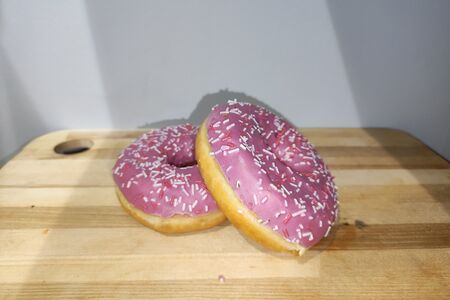 Донат Ягодный