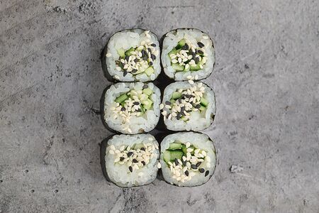 Маки с огурцом