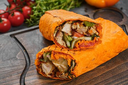 Шаверма в сырном лаваше