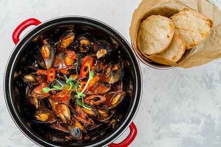 Мидии в томатном соусе