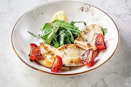 Кальмар жареный с вялеными томатами