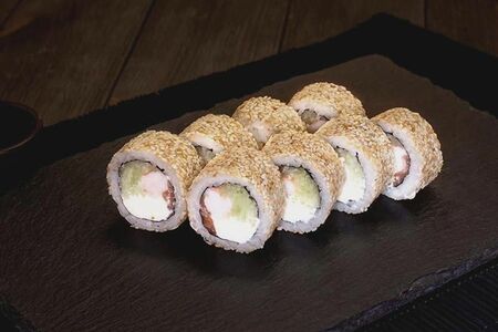 Сливочный ролл с лососем и креветкой