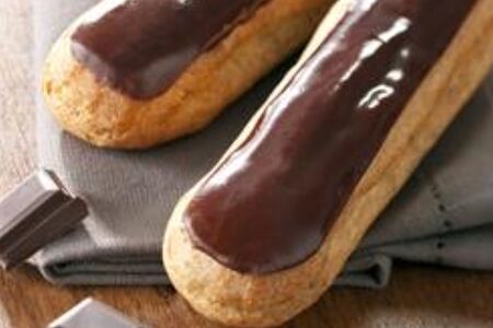 Эклер карамельный