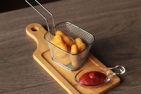 Наггетсы куриные с соусом