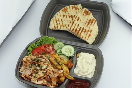 Гирос на тарелке