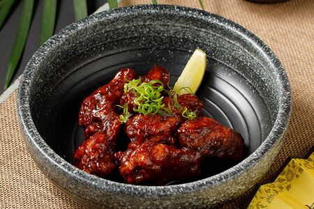 Крылья по-корейски в остро-сладком соусе