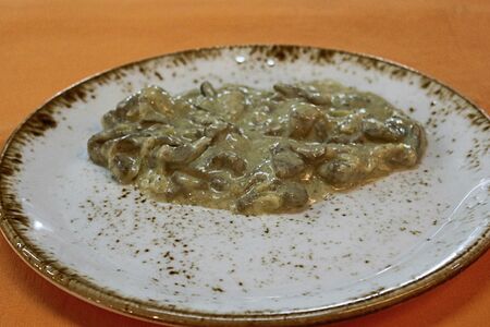 Печень по-строгановски