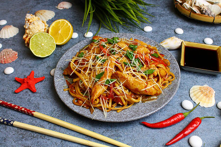 Удон с курицей и с тонкацу