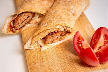 Люля-кебаб из свинины в лаваше