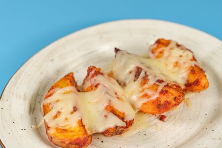 Картофель по-деревенски c сыром