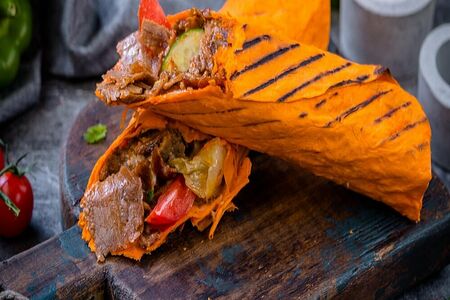 Шаверма в сырном лаваше