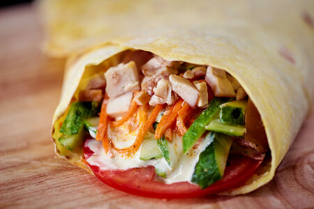 Шаурма с курицей по-корейски