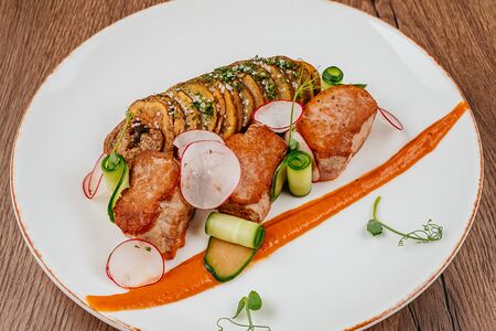 Медальоны из свинины