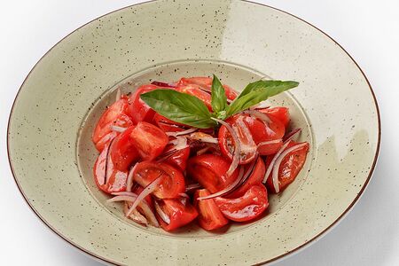 Салат из узбекских томатов с красным луком