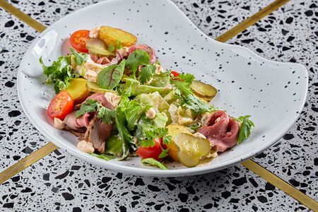 Салат с ростбифом