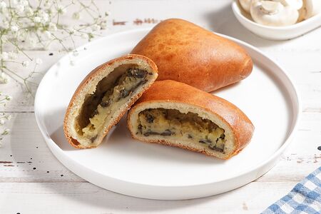 Пирожок сдобный Шампиньоны, картофель, лук