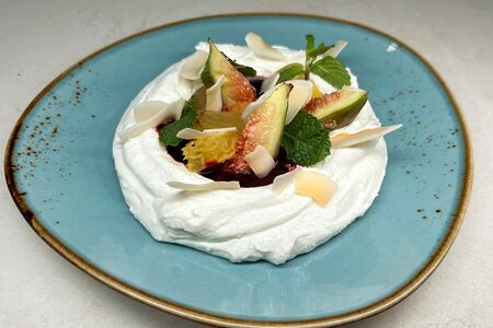 Творожный мусс с лепестками кокоса