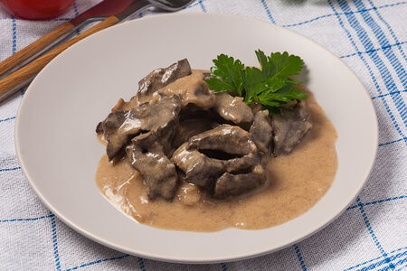 Печень говяжья по-строгановски