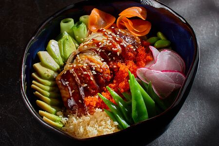 Боул Копченый угорь с соусом имбирным