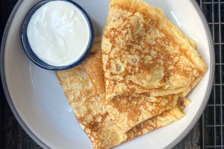 Блины со сметаной