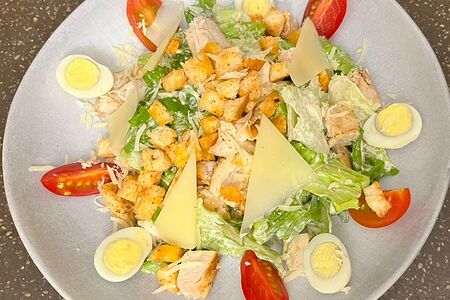 Цезарь с курицей