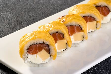 Ролл Три сыра с лососем