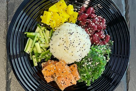 Поке с лососем