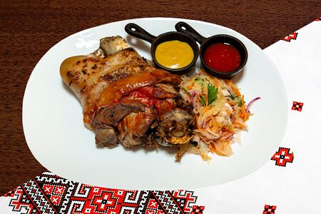 Рулька свиная 1 шт. с квашеной капустой