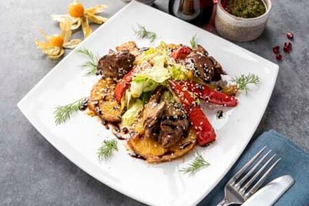 Теплый салат с куриной печенью