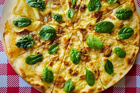 Пицца с белыми грибами