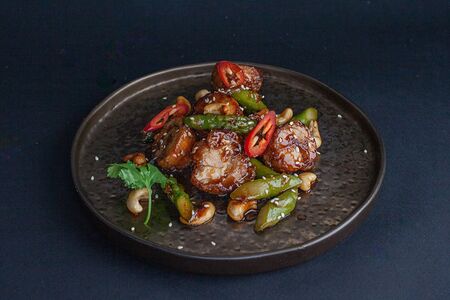 Курица со спаржей и кешью