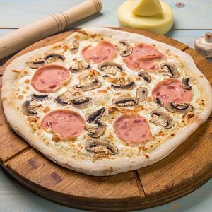 Пицца с ветчиной и грибами