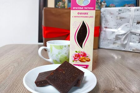 Фруктовые пастилки без сахара Финик с лепестками роз