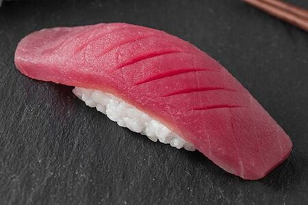 Суши с тунцом