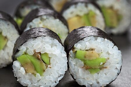 Маки с авокадо