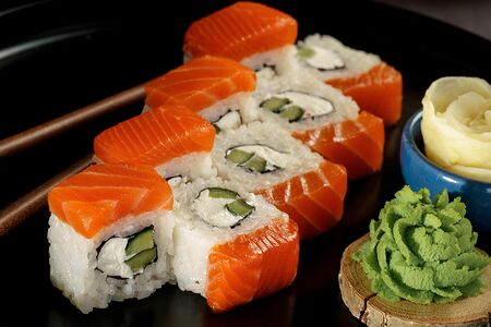 Ролл Филадельфия с огурцом