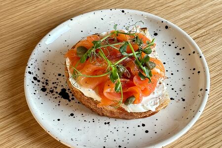 Брускетта с форелью