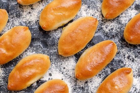 Пирожок с яблоком