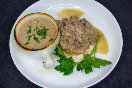 Печень по-строгановски