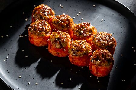 Запеченный ролл с креветкой и угрем