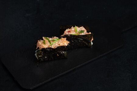 Острые суши с креветками