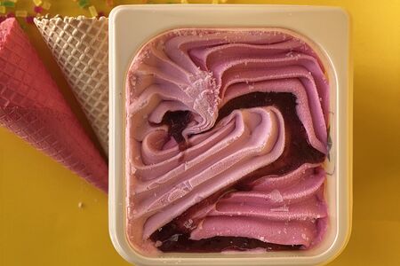 Мороженое Вишня-черешня в мини-ванне