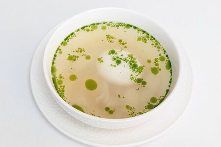 Суп на перепелином бульоне с яйцом