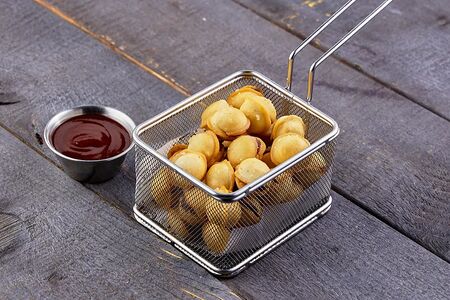 Крафт-пельмени с соусом BBQ