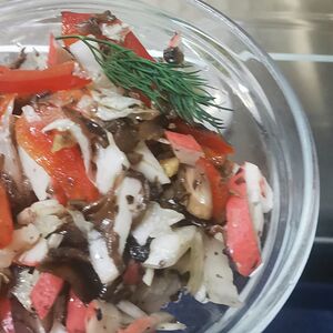 Салат грибной с ветчиной