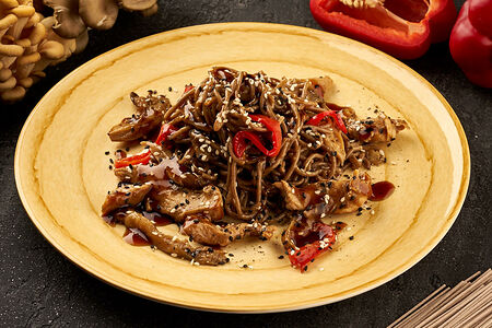 Гречневая лапша с вешенками и курицей